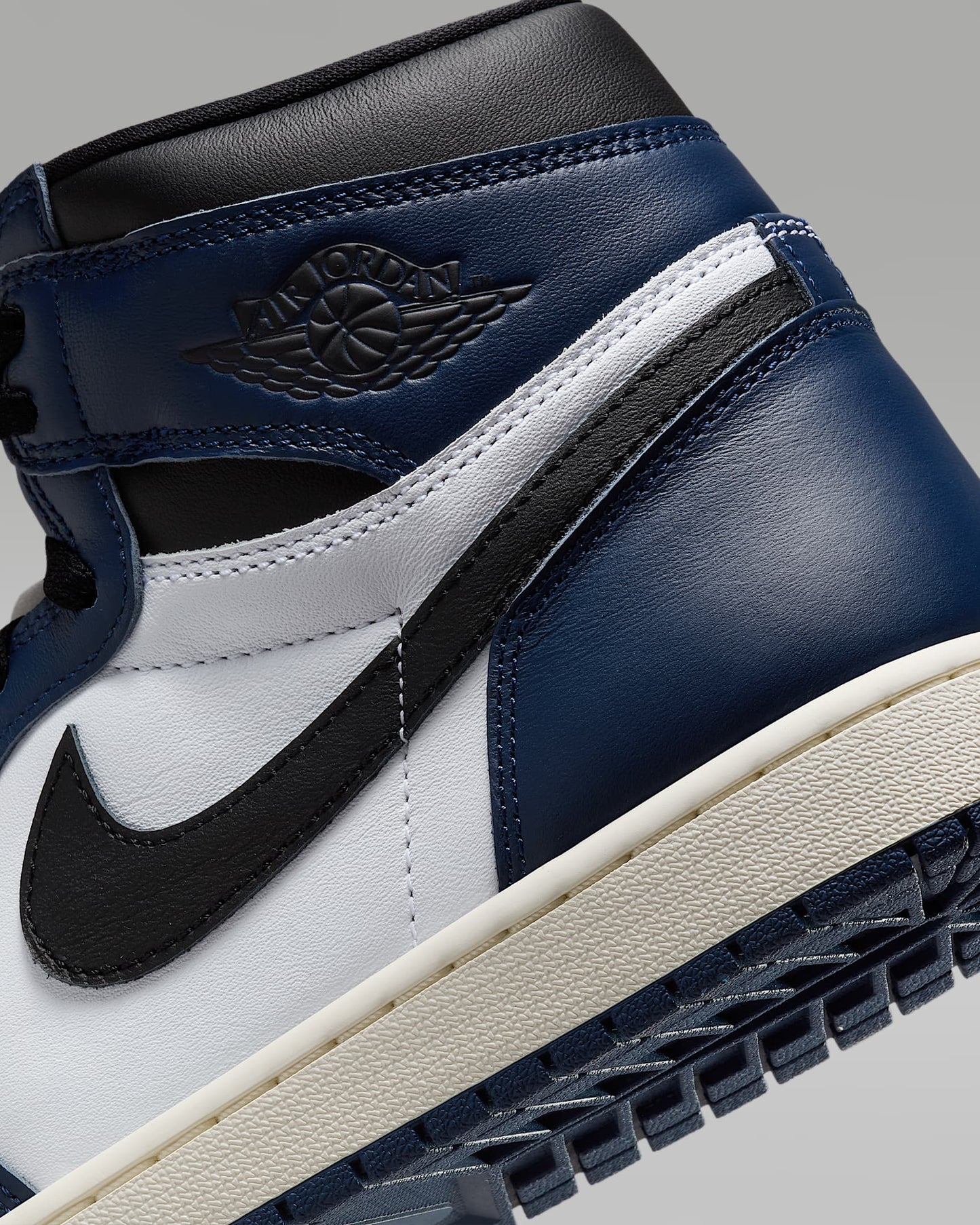 Air Jordan 1 Retro High OG 'Midnight Navy'