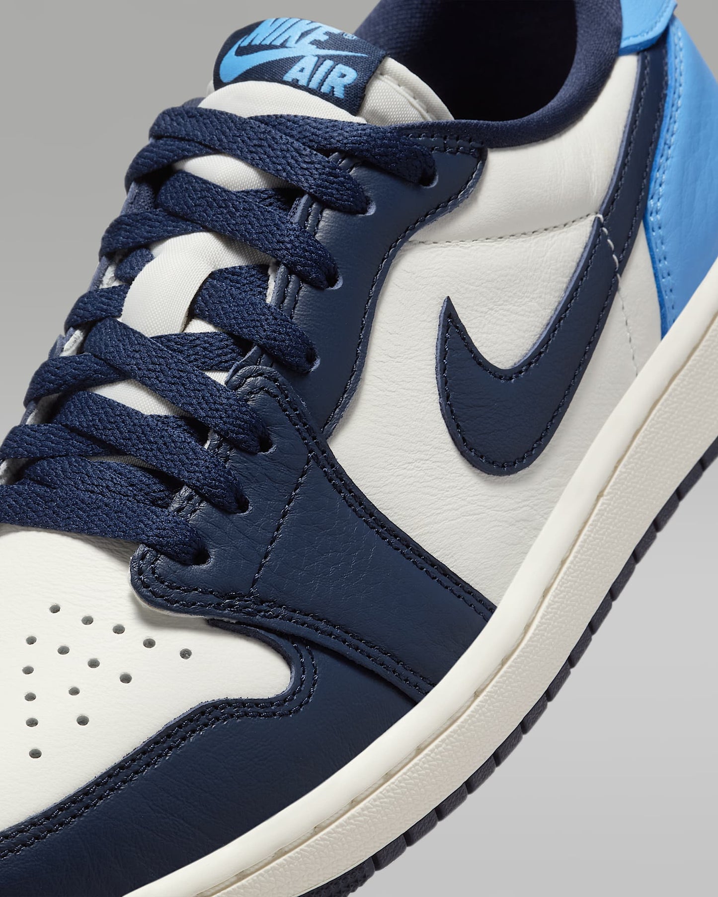 Air Jordan 1 Low OG 'Obsidian'