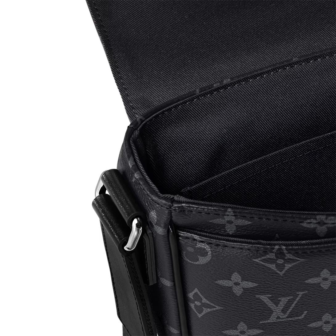 Louis Vuitton District PM