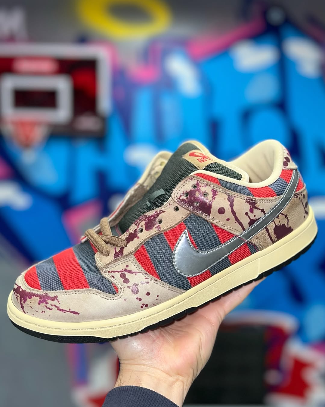 NIKE DUNK LOW PRO SB FREDDY KRUEGER LIMITED EDITION