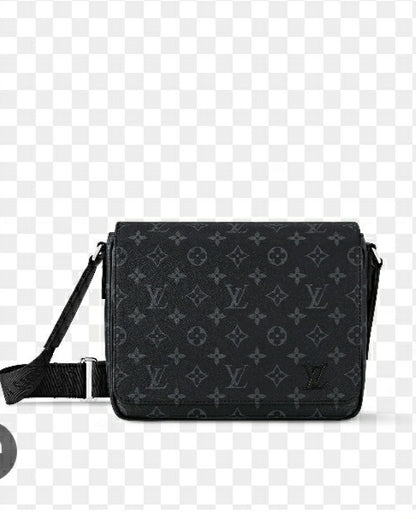 Louis Vuitton District PM