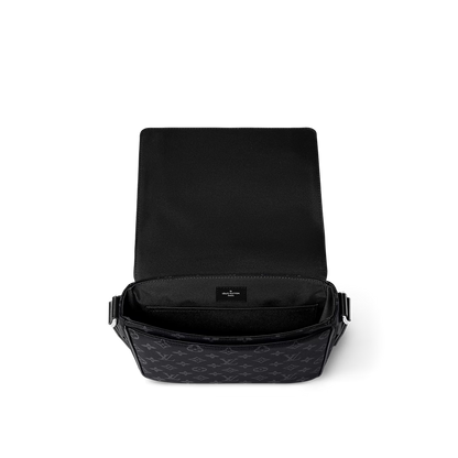 Louis Vuitton District PM